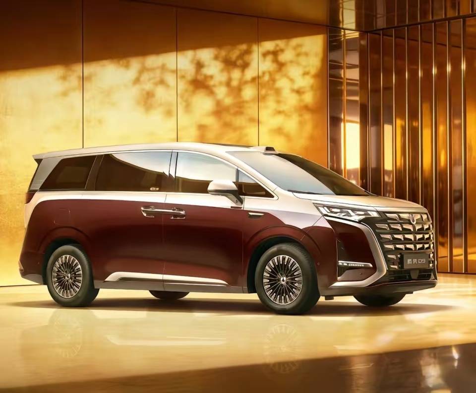 续航破800km,充电只要9分钟!这台国产MPV终于把合资品牌最后一块遮羞布扯掉了