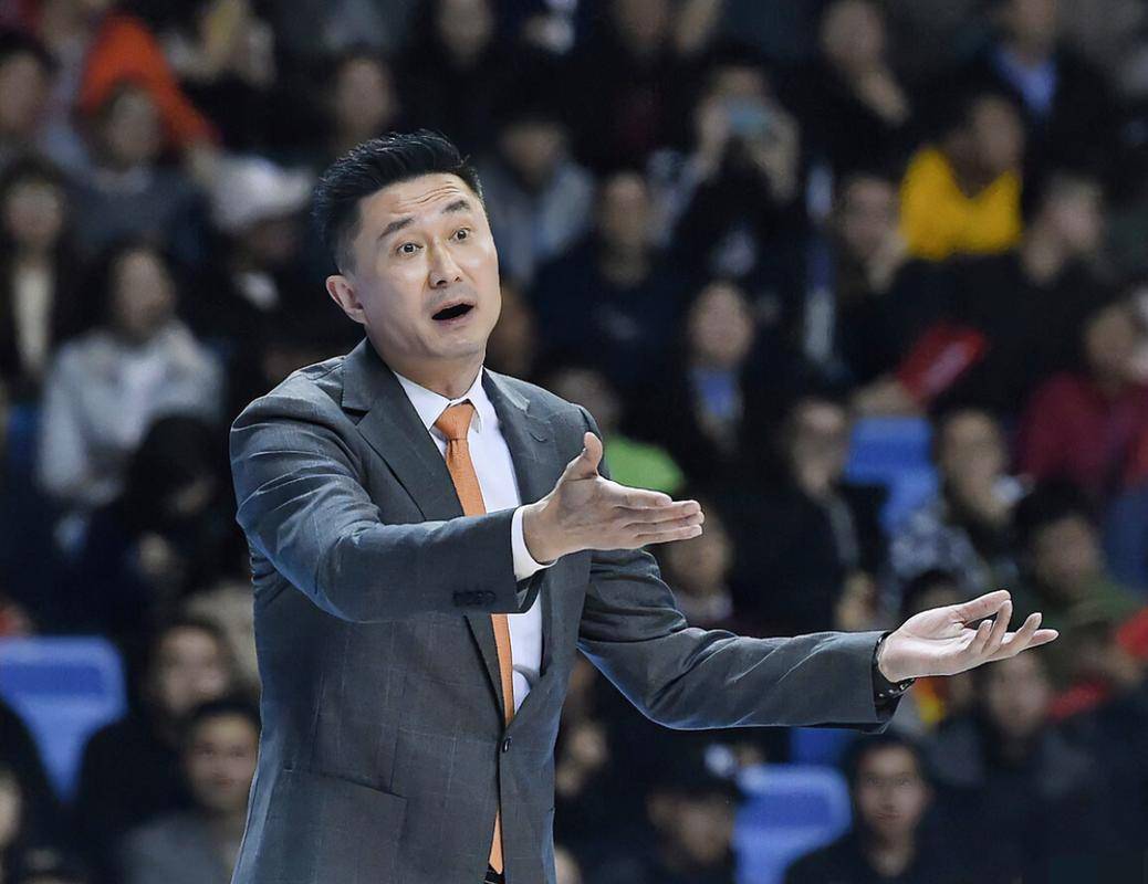 广东5战3负！杜锋连夜离队，三核心带伤引援被截胡，战上海悬了