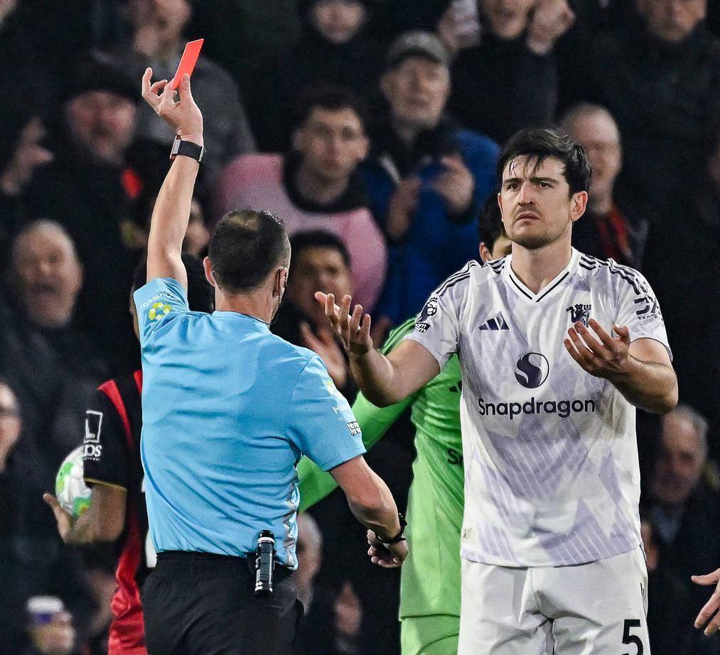 强行制造争五悬念？曼联队长不满：同样犯规不同判罚尺度