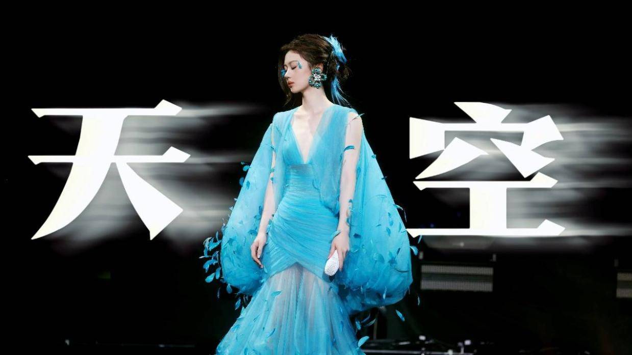 单依纯演唱会翻唱引热议：华语乐坛顶流为何陷入原创危机？