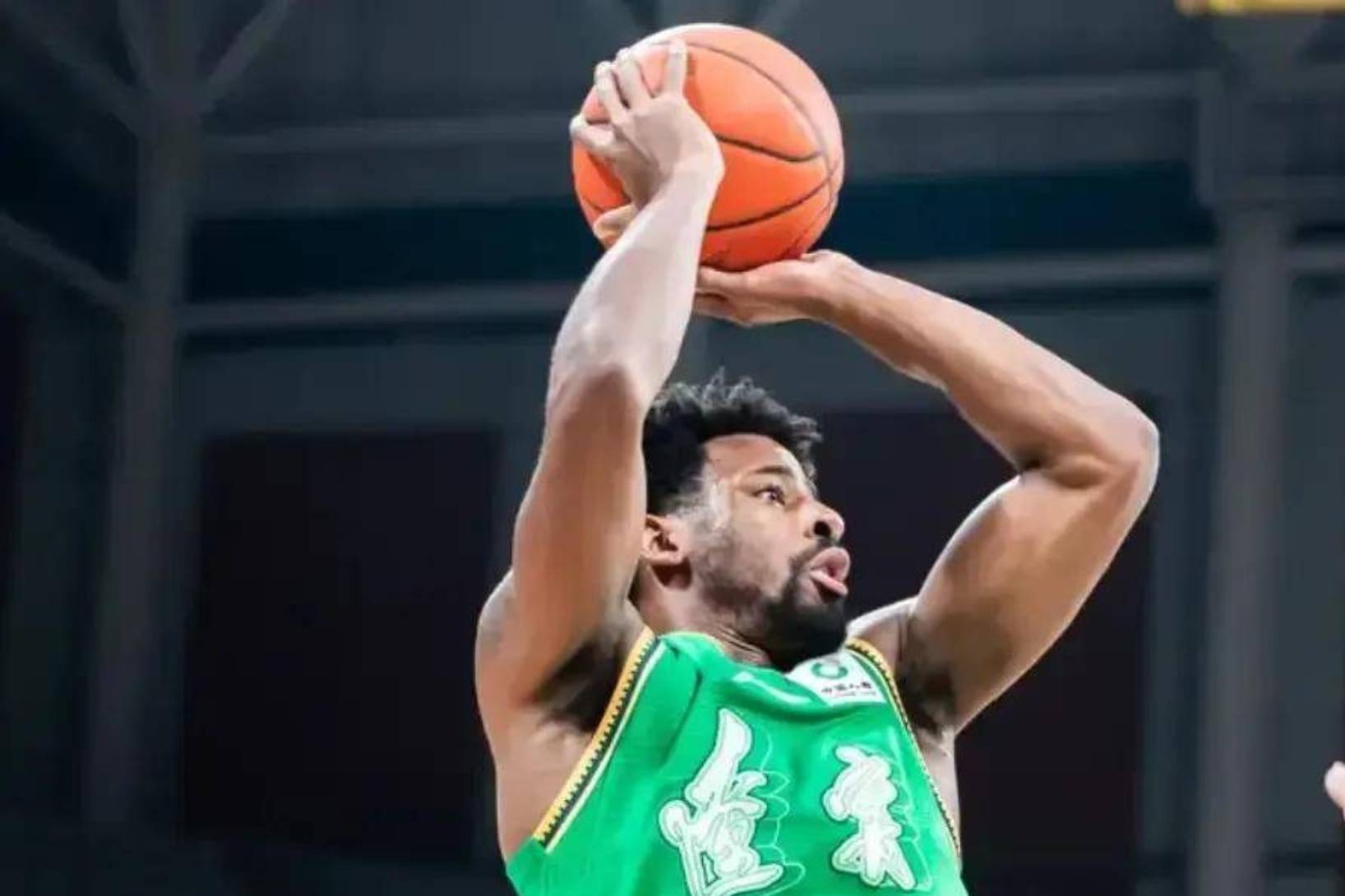 德甲篮板王加盟，辽篮外援离队第一人浮现，功能重叠，性价比低！