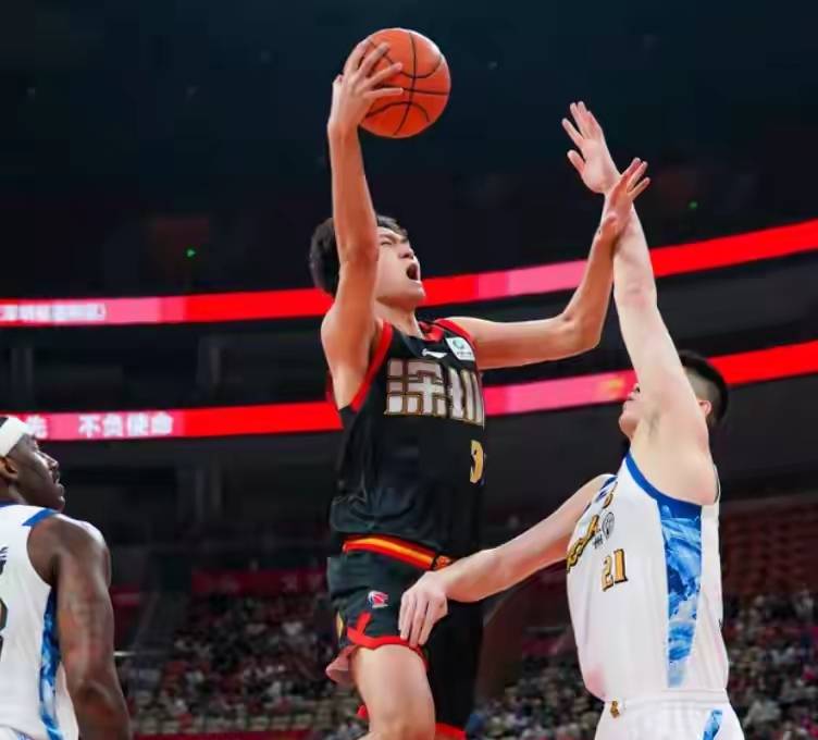 16中11砍32分！21岁小将打爆胡金秋朱俊龙，球迷：未来国家队主力