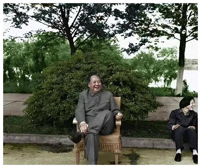 毛主席笑容历史意义_毛爷爷搞笑图片_毛主席灿烂笑容
