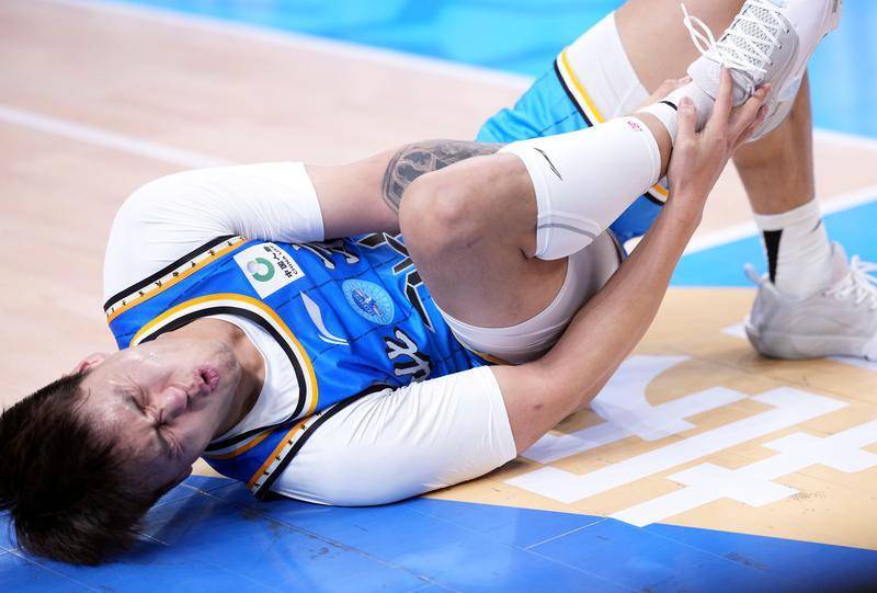 “京城德比”赵睿难以出战 伤病困扰北京首钢