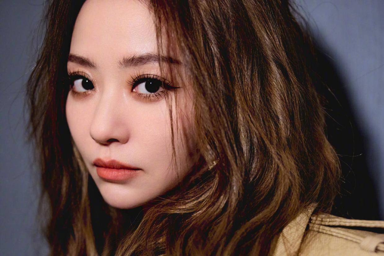 张靓颖怒斥未发行作品遭泄露：侵权违法，行业底线不容践踏