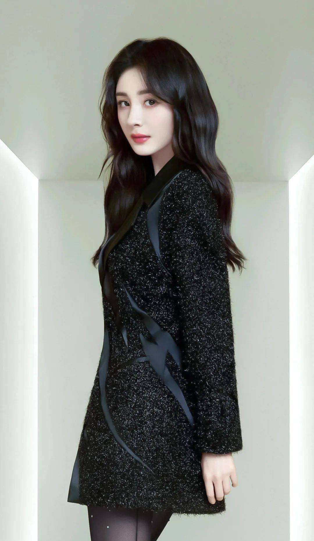 深夜杨幂被拍到这一幕镜头拉近魏大勋的腰全网瞬间炸锅