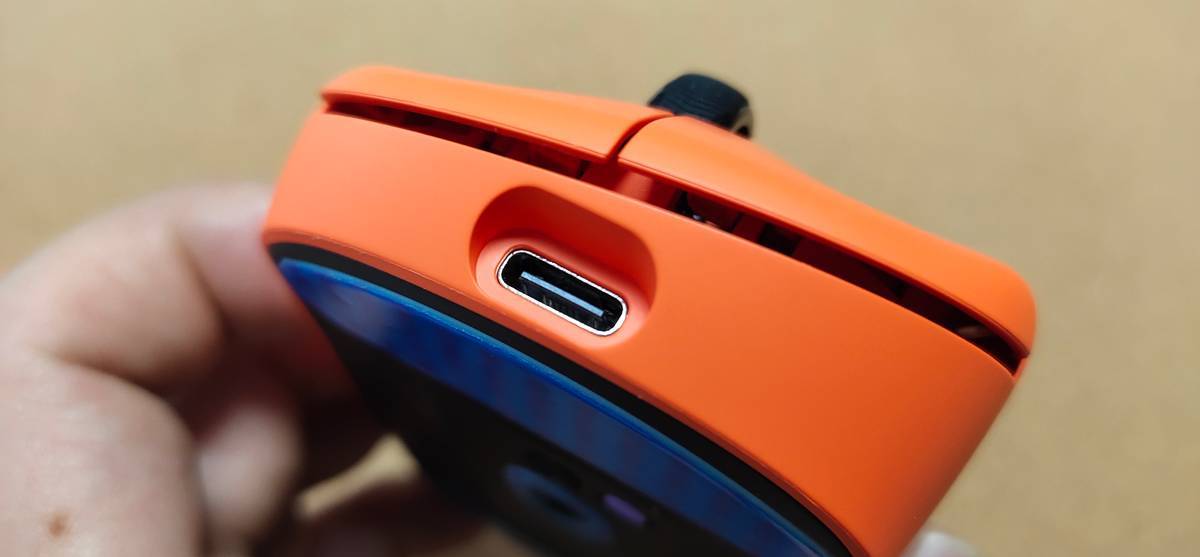 雷柏VT3s焰影橙电竞属性拉满，视觉与手感双重暴击，要不要这么猛