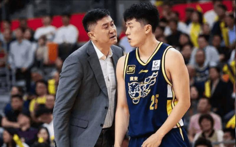 火速官宣！广东杜锋紧急离场，首钢抢顶级外援，2人沦为天价水货