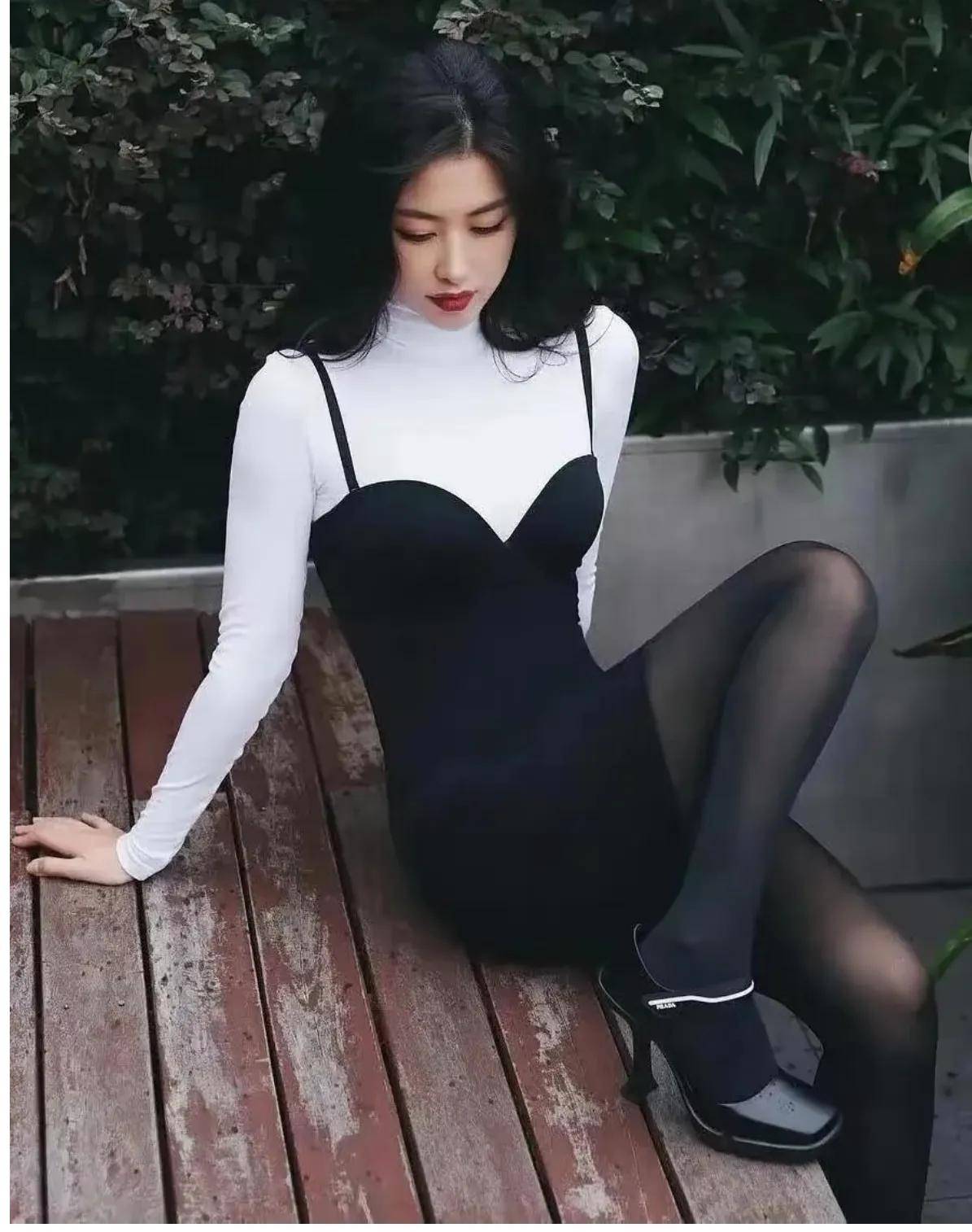 41岁朱珠不在意年龄增长大方展示中年女性的魅力网友自信美