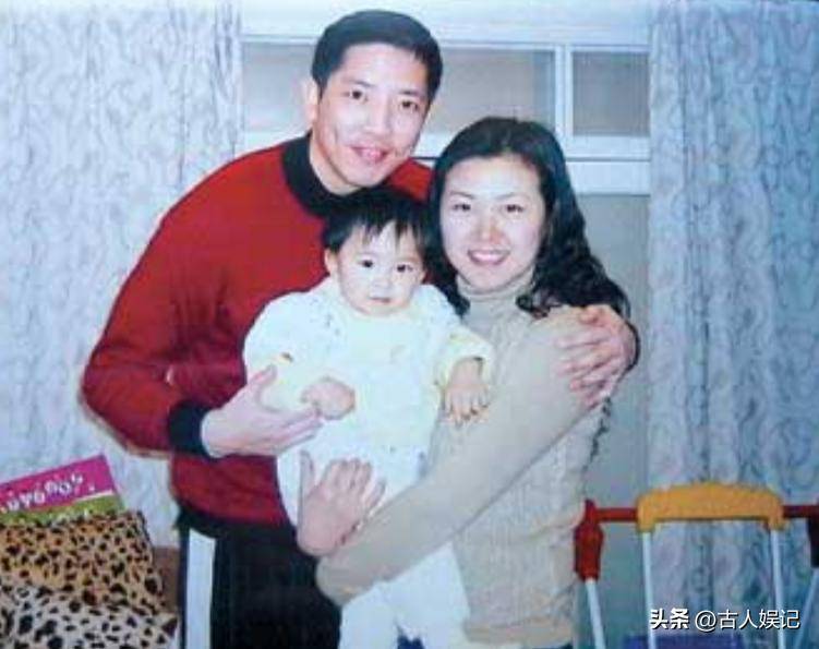 胡卫东现状：定居南京，医生妻子漂亮贤惠，女儿走上另一条大道