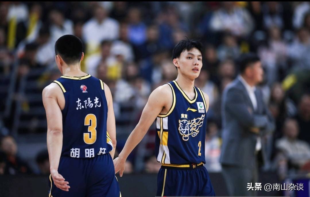 广东男篮失去四强资格！双外援空砍52分，胡明轩 徐杰双双拉胯！
