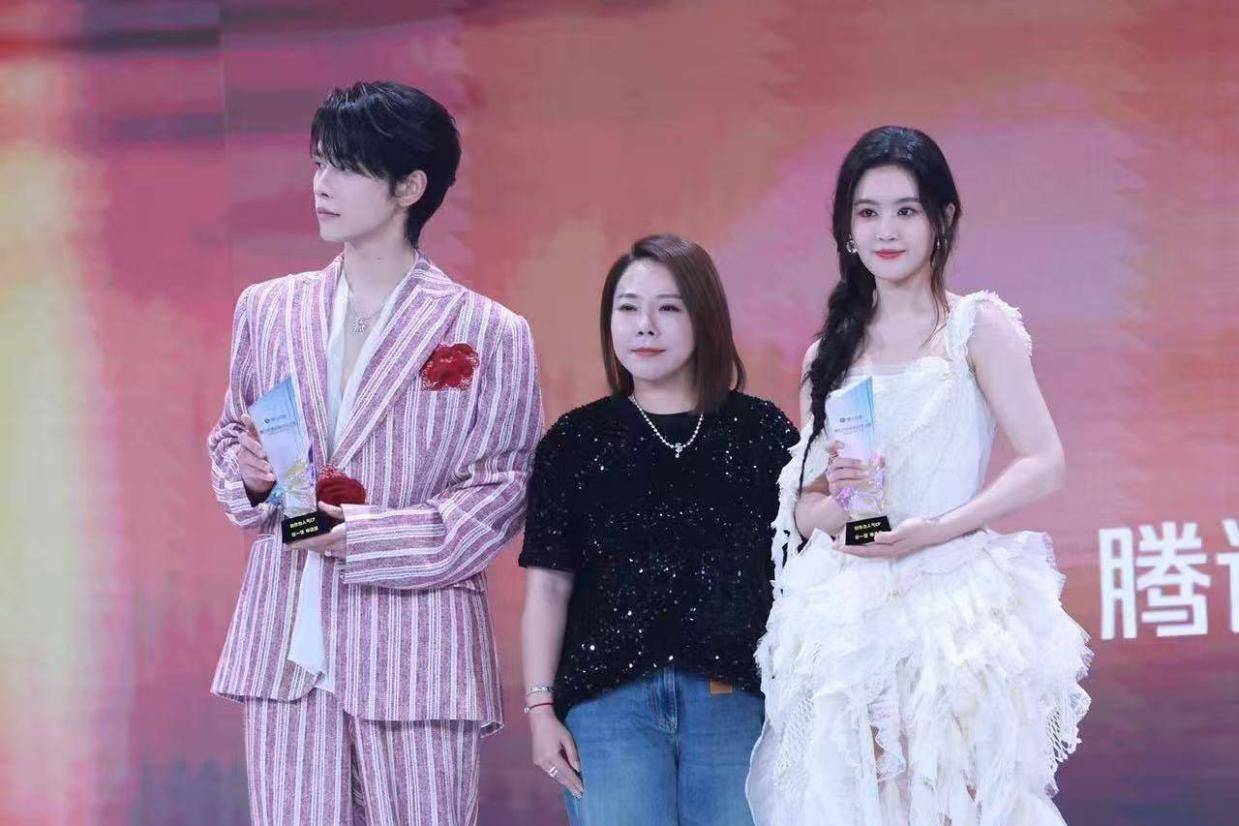 腾讯短剧创作之夜：徐艺真余茵翟一莹美艳动人，陈添祥申浩男姚冠宇帅气逼人