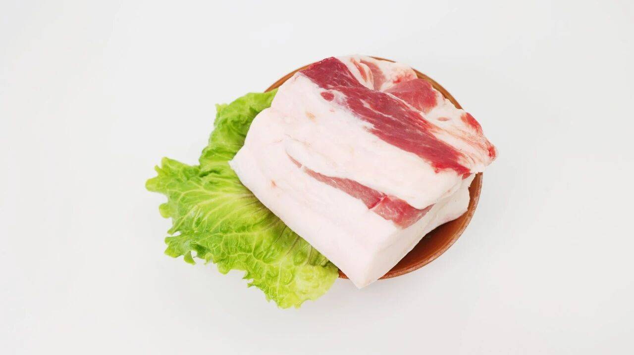 原创            不管冻多硬的肉，别直接泡冷水，学会2招，快速解冻，鲜嫩没腥味