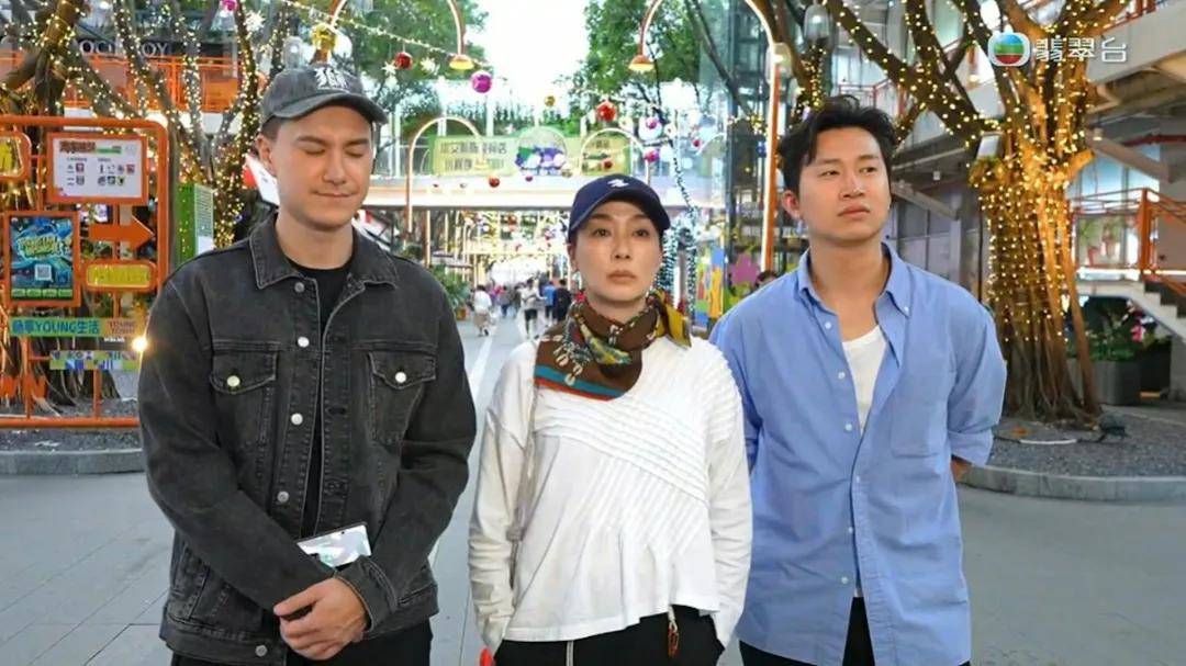 《試真D》由江好意思儀、周嘉洛、朱敏瀚、吳業坤及曾瞻望配合擔任主抓。(節目截圖)