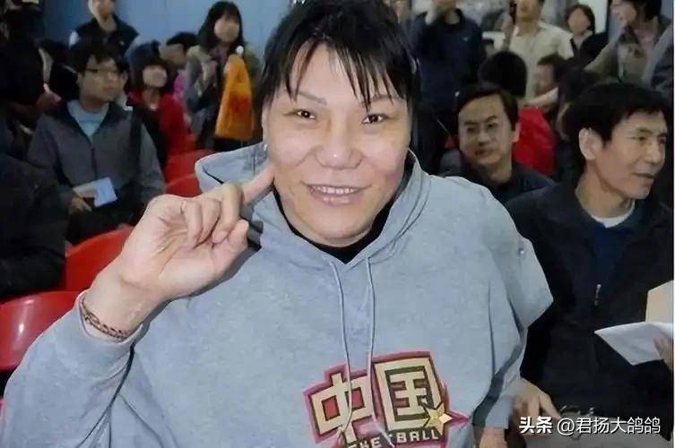女篮巨人郑海霞结婚16年无子女，丈夫很久都没露面，身体让人心疼