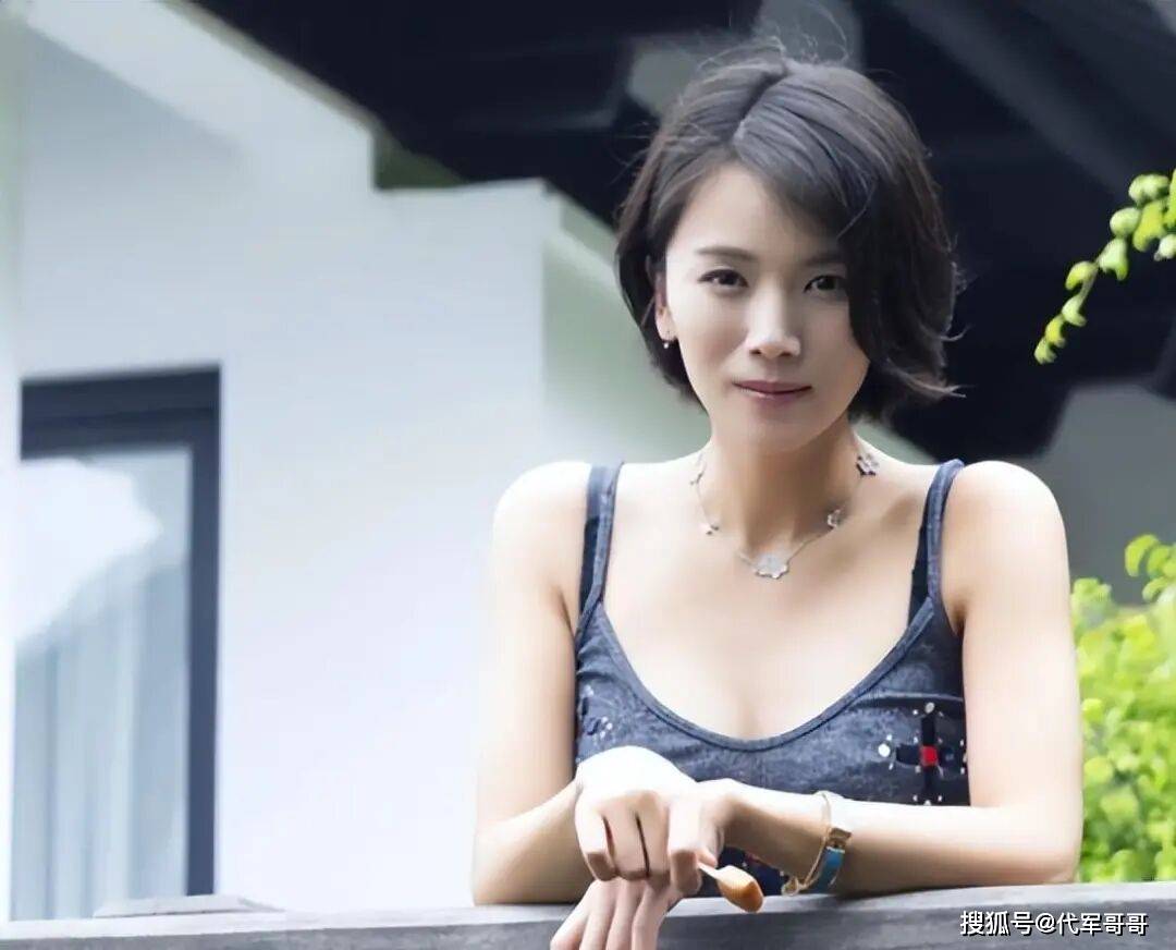 原创            42岁曹曦文近况曝光！当红时嫁给马来西亚富商，离婚后与女儿相依为命