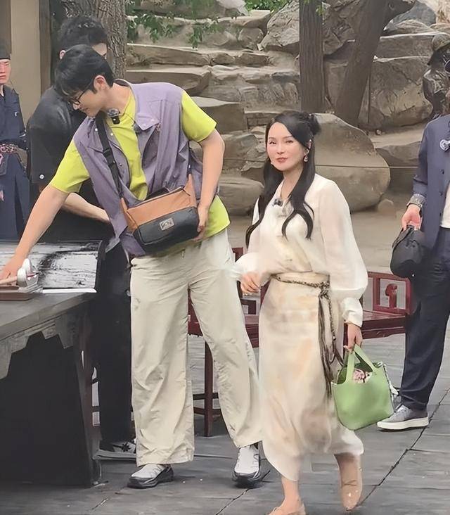 伊能静广告秦昊图片_秦昊看伊能静献技_