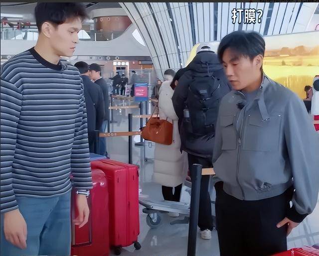 秦昊看伊能静献技_伊能静广告秦昊图片_