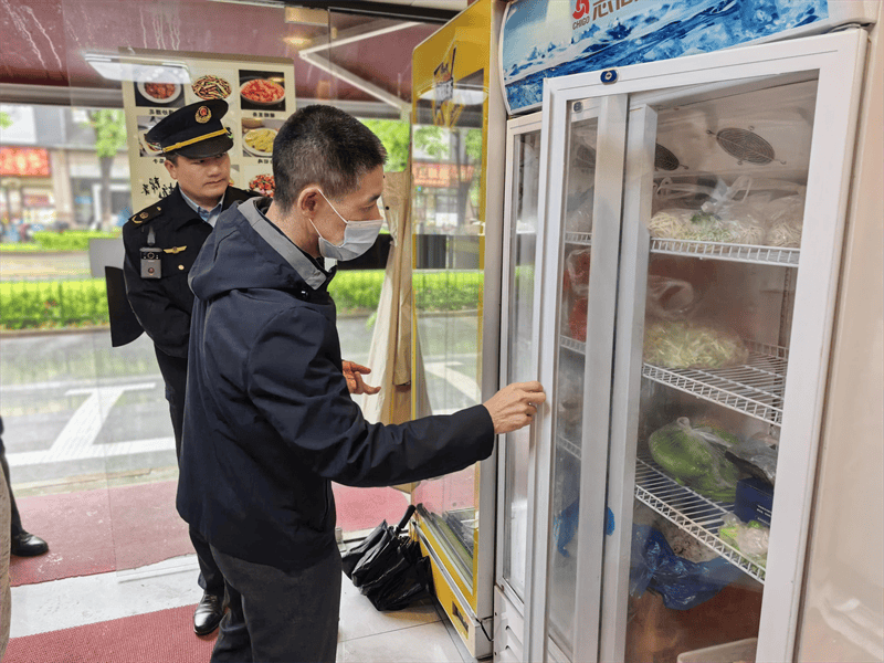 筑牢安全防线 护航平安五一——西溪街道综合行政执法队开展节前专项检查