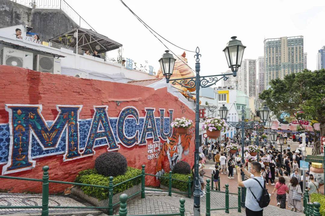 五一长假期 内地入境澳门旅客创单日新高，较去年同期上升2.7%(图1)