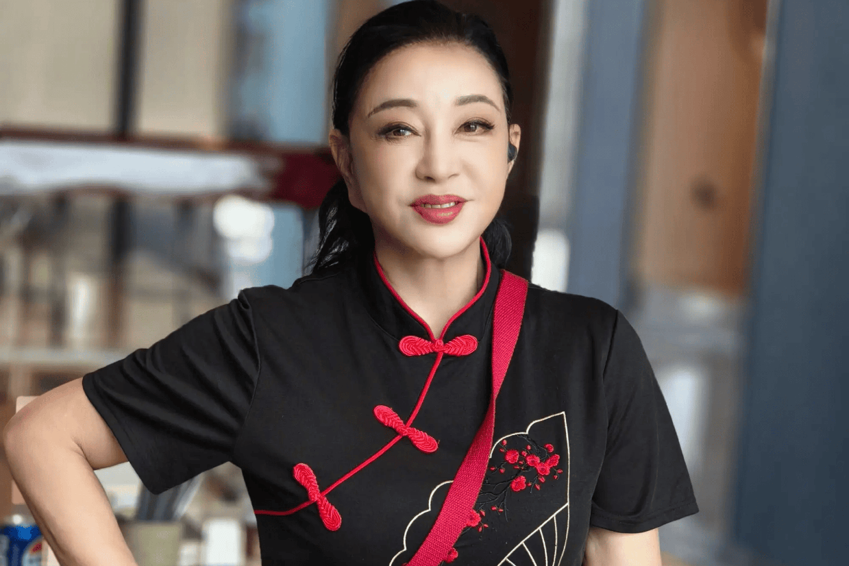 刘晓庆谈早年演艺经历：不在乎片酬，曾存款仅5块8毛