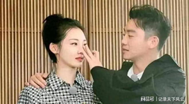 原创            别再说郑恺痴迷杨颖了，看他对妻子态度就知道，原来他俩才是真爱