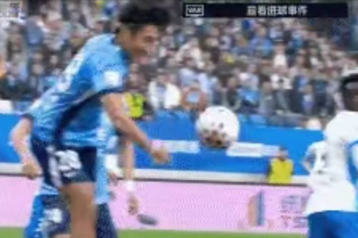 400万买个“手球后卫”?大连英博新援离谱送点,球迷怒了:最低黄牌!_康博_失误_西海岸