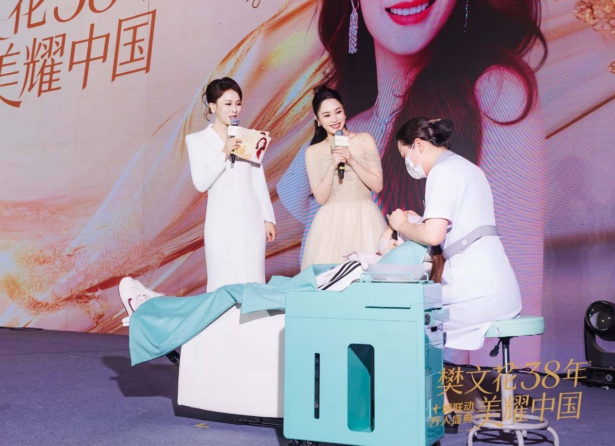 三夺行业桂冠,女星阿娇为何信赖樊文花?(图4) 三夺行业桂冠,女星阿娇为何信赖樊文花?(图4)