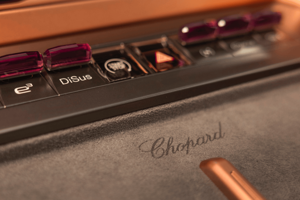 腾势联袂Chopard萧邦呈现Z9GT高定版，璀璨亮相戛纳电影节764.png