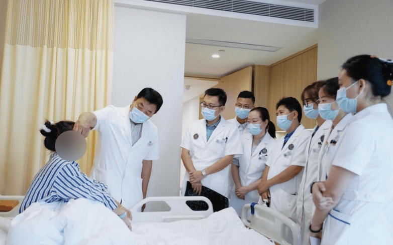 甲亢甲减致眼突,专病专治更靠谱—— 爱尔眼科22城33家甲状腺眼病专病门诊,开启精准诊疗时代!(图3) 甲亢甲减致眼突,专病专治更靠谱—— 爱尔眼科22城33家甲状腺眼病专病门诊,开启精准诊疗时代!(图3)
