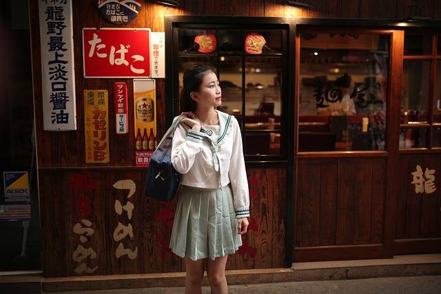 配图