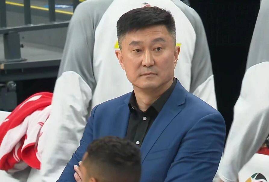 CBA最新消息！杜锋和广东男篮续约，杨鸣拒绝执教北控，胡金秋膝伤加重