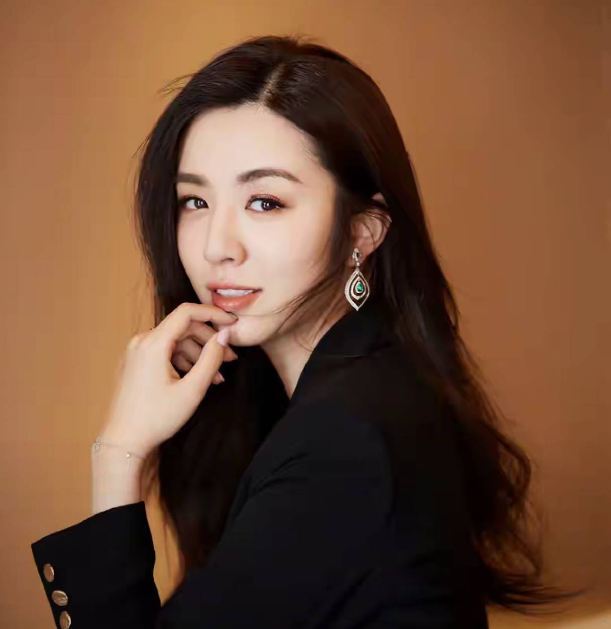 赔了夫人又折兵!以为能“搞臭”王晓晨,不料自己先被扒个底朝天