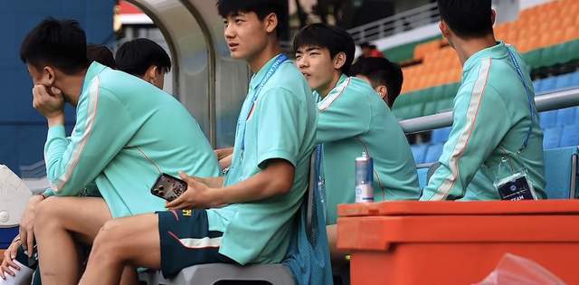 邵佳一情商拉满，毛伟杰入选国足靠实力 与大连合同剩半年 防止挖角