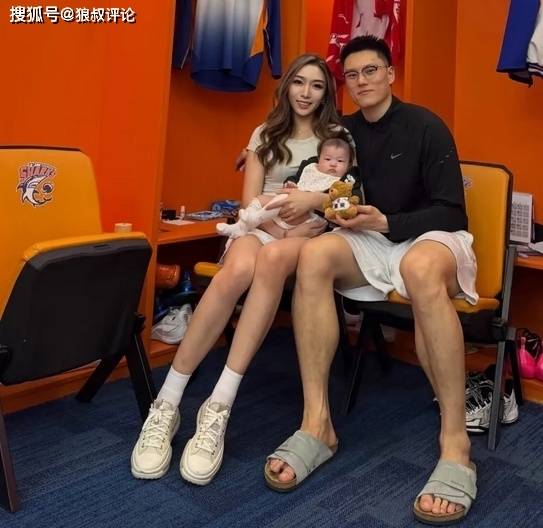 李弘权携妻女参加上海冠军写真拍摄：最开心的时刻要和家人一起分享