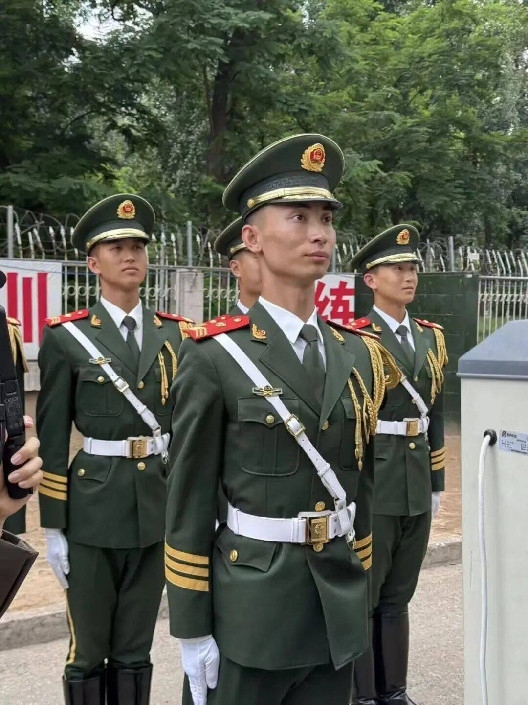 在那噪音里他已经把中国军人的底气全说明白了