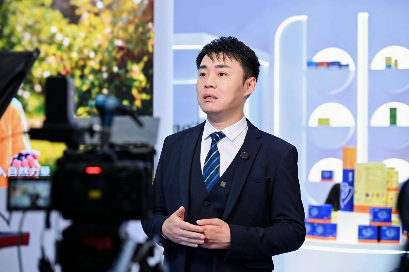 课业重户外少，近视加重怎么办？花青素＋叶黄素提供营养协同思路，inne因你视立棒守护儿童眼健康