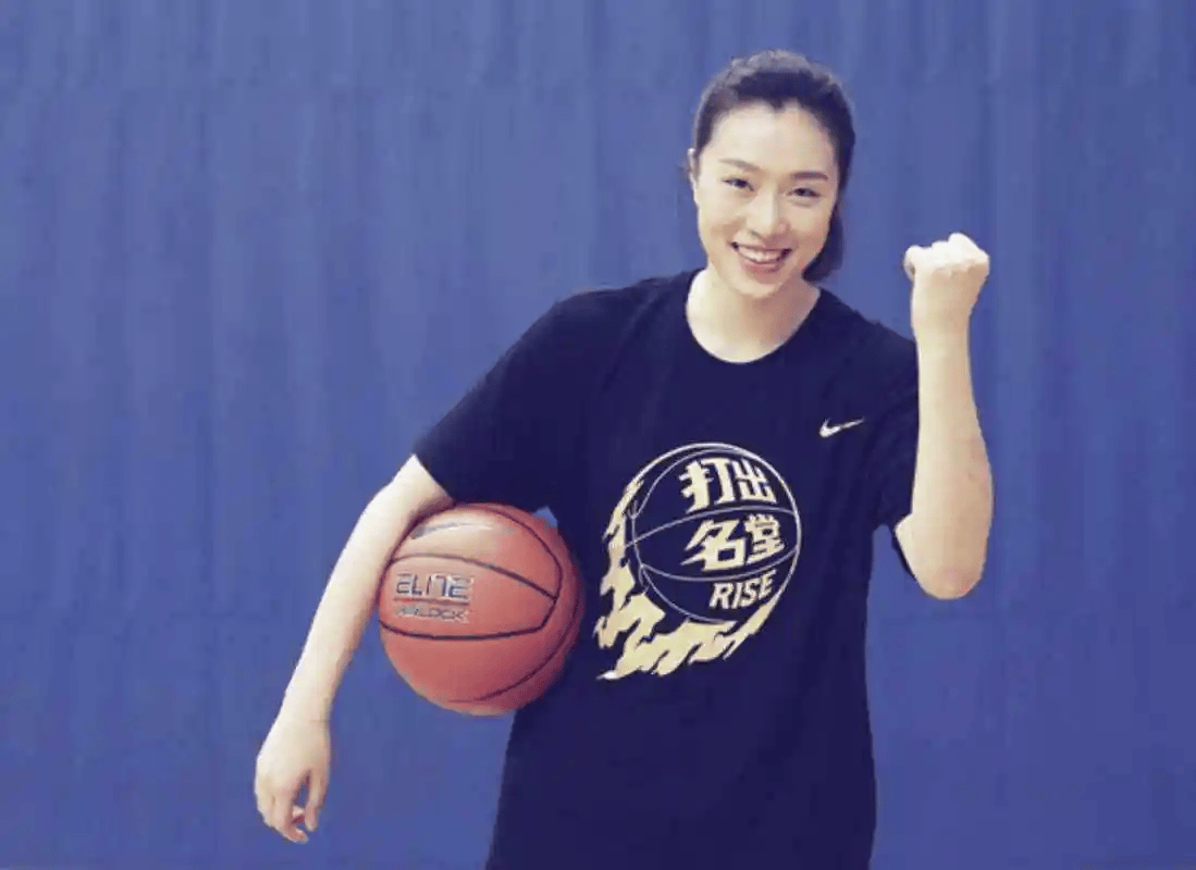 李梦好消息，女篮名将官宣，上任教练，37岁，高颜值，宫鲁鸣看懂