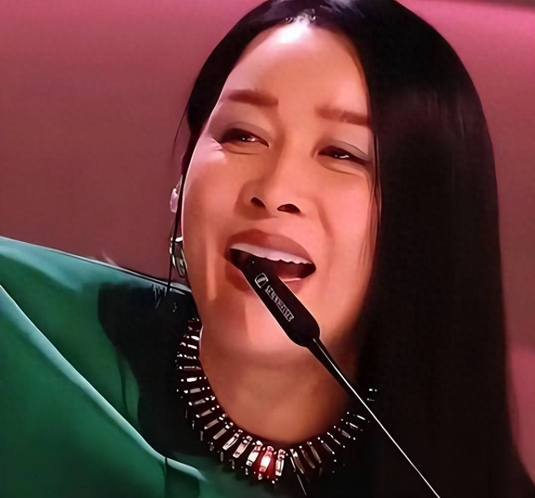 明明是半吊子 , 偏要装资深导师 , 《歌手2026》直播撕碎两人体面