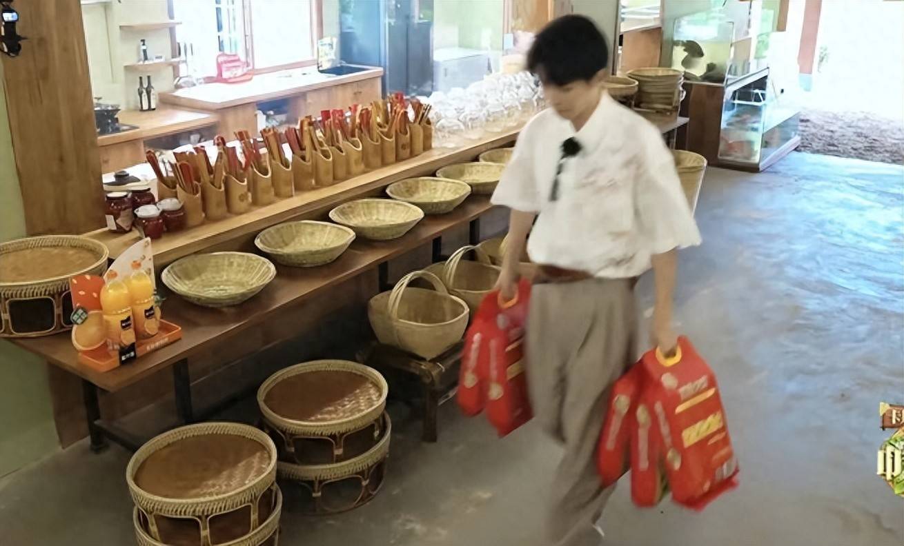 原创            昆凌首上内地综艺被质疑？看懂姜妍的维护，才知天王嫂不简单！
