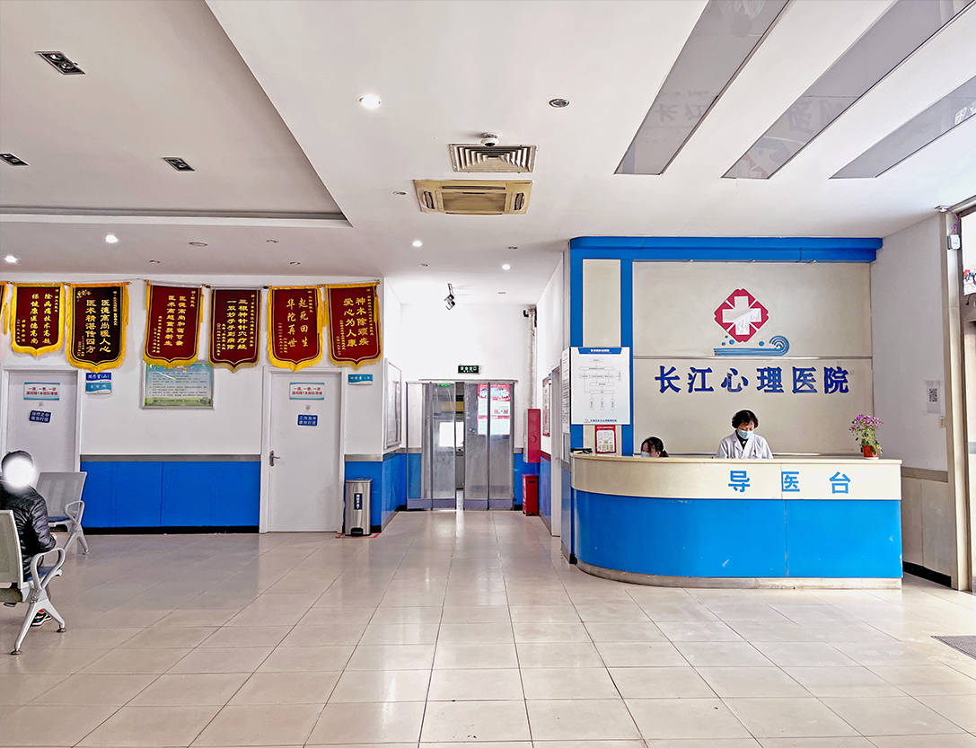 出现强迫症相关症状该如何选择合适的诊疗机构