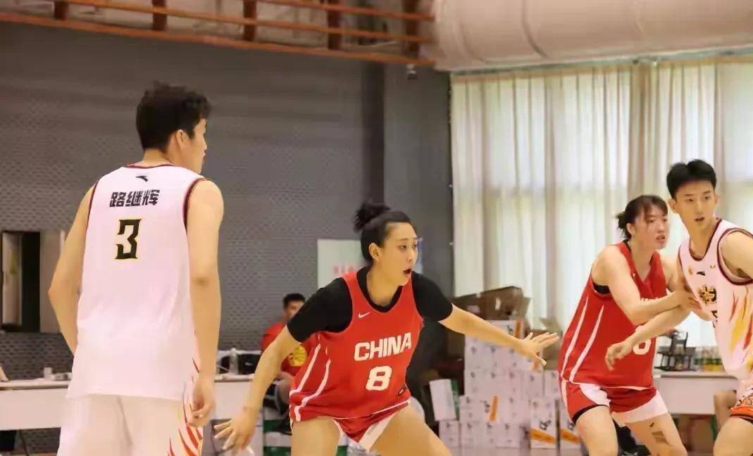 女篮世界杯：中国国家队12人出征阵容预测公布，刘禹彤有望跻身名单