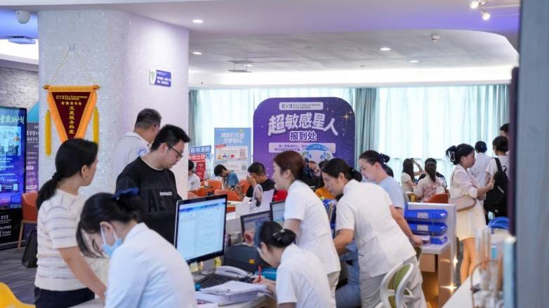 全国首批落地！东莞爱尔眼科完成全市首例新一代机器人全飞秒pro散光矫正增强版手术(图5)