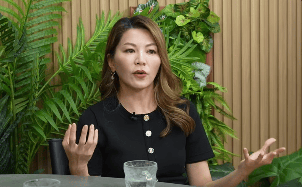 康子妮回应与林晓峰离婚:两个人要走的路不一样