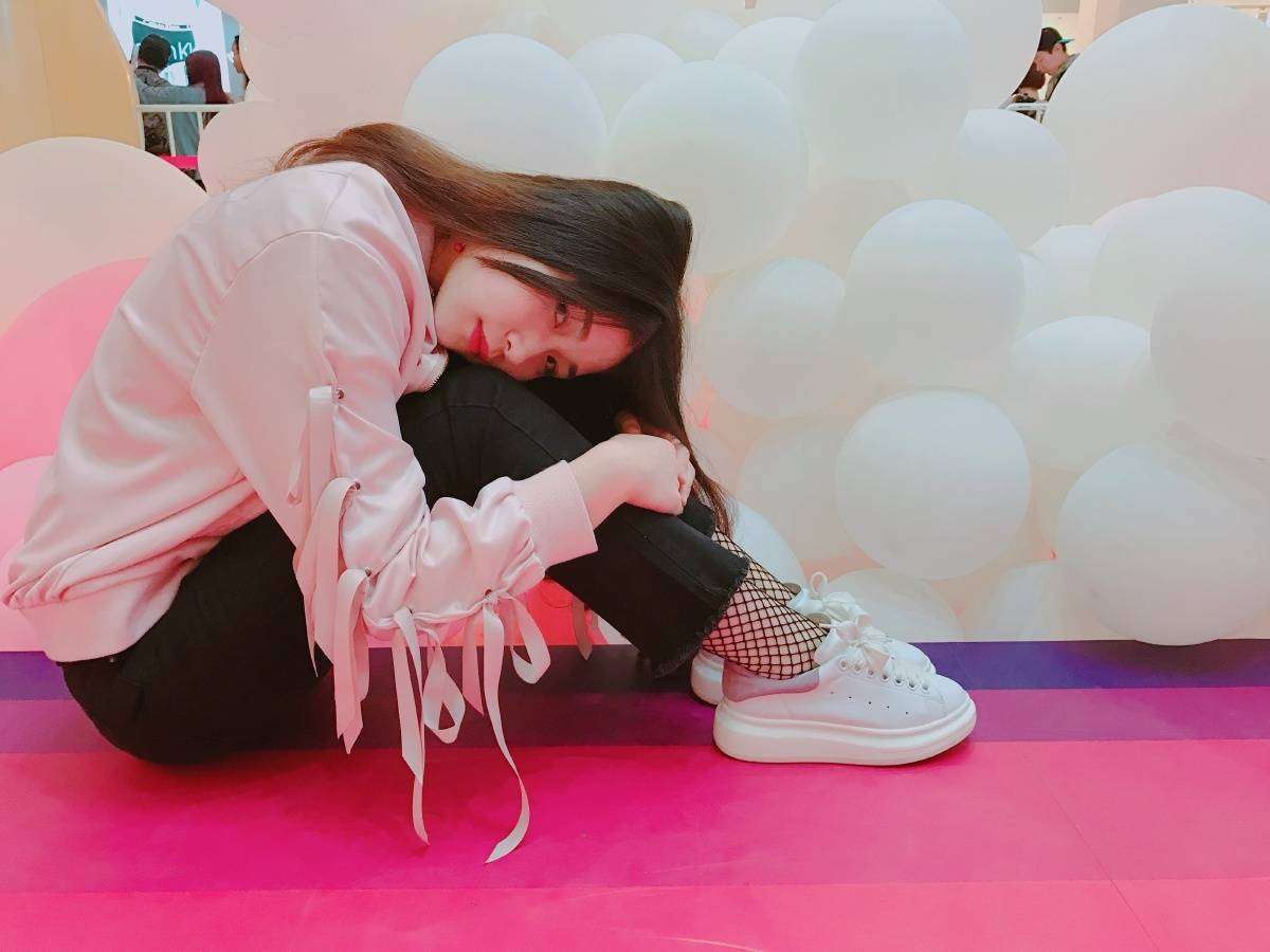 原创            00后王可50首原创杀进顶配综艺！三四线女孩凭才华逆袭打脸颜值论