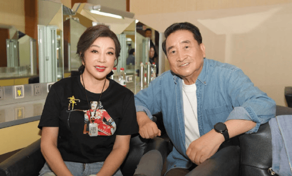 刘晓庆姜昆合照曝光 共忆春晚趣事彰显深厚情谊