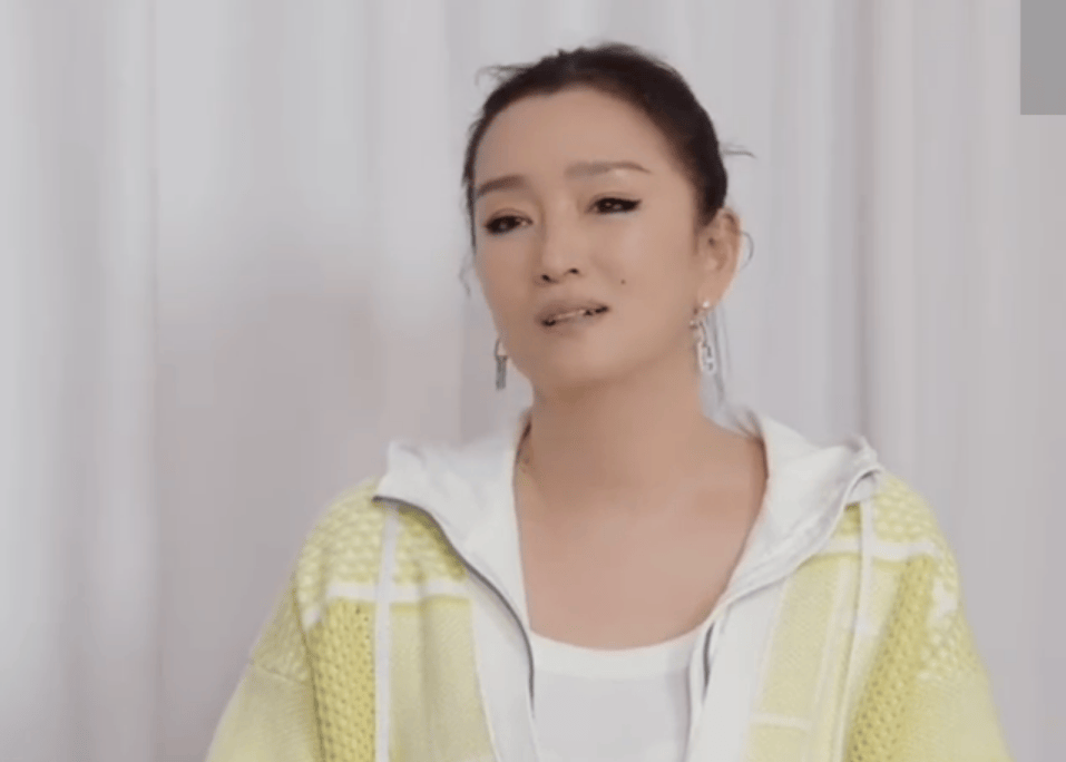 巩俐谈“巩皇”称号：谦逊自称普通演员，自曝有社恐且爱睡觉
