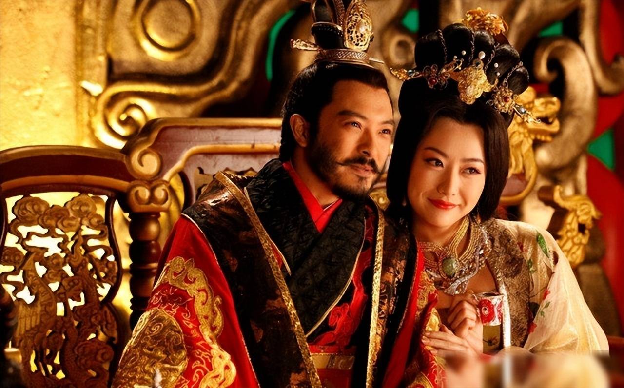 只因长得太美，她先后被6人轮番霸占60年，48岁依然被人争抢宠爱[11P]