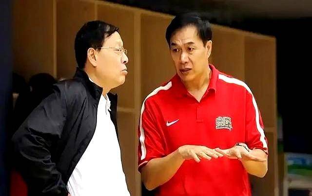 先打压王治郅、又让姚明出国，为何说他让中国篮球落后20年？