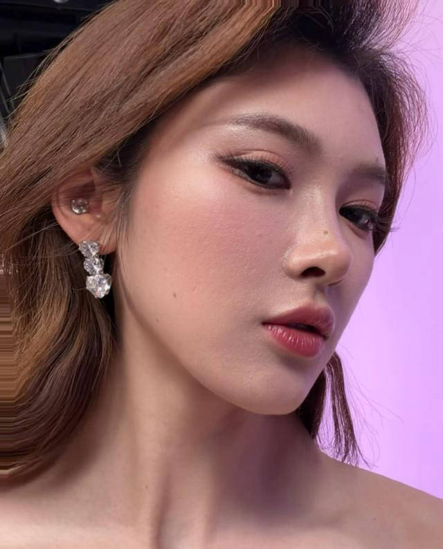 太美了！吴艳妮写真花絮曝光，粉色芭比小金刚，赛场之外别样风采